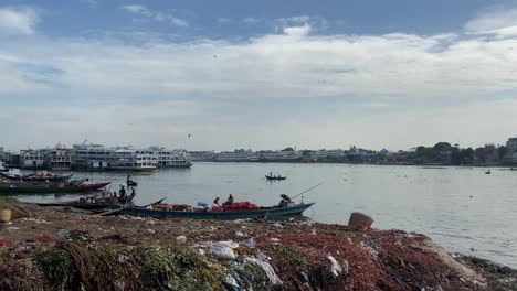 Panorama-of-the-Sadarghat-waste-dump,-and-Buriganga-river-on-a-languid-day