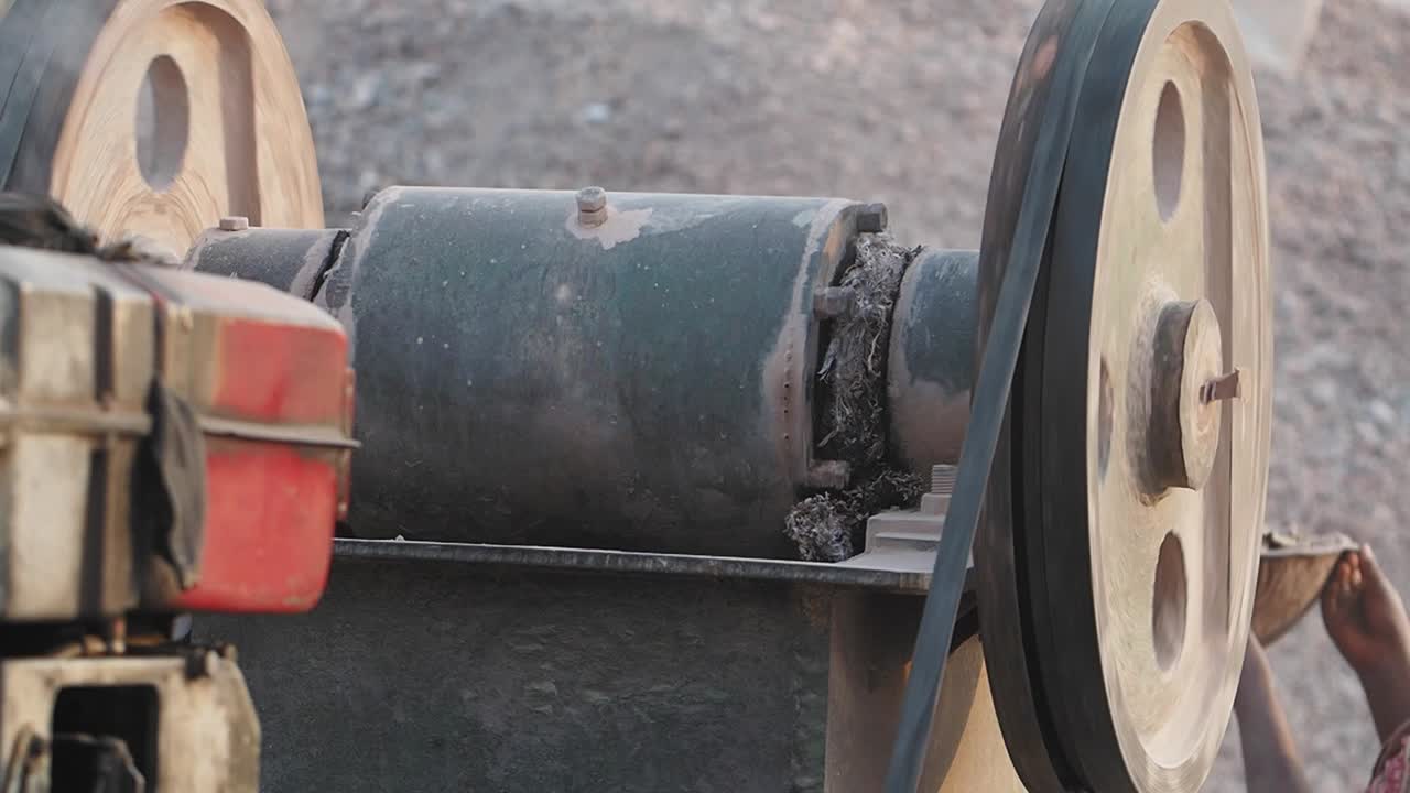 operación minera con trabajadores