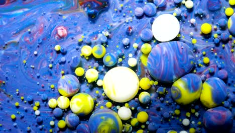 movimiento lento colores brillantes burbujas de aceite hermosa pintura color del universo moviéndose multicolor de cerca. pintura acrílica. fantástica superficie hipnótica. abstracto pintura de colores burbujas estructura de metamorfosis