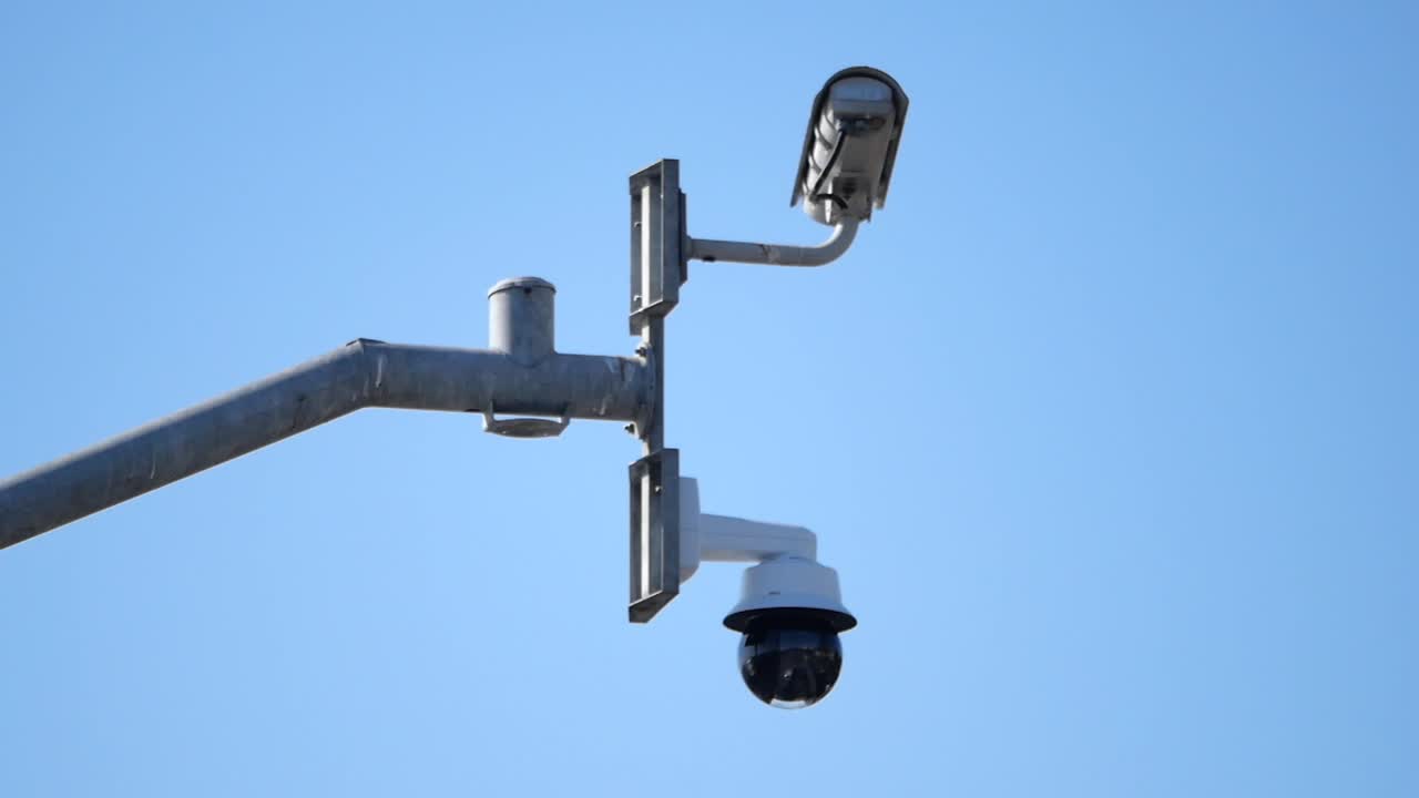Telecamera di sicurezza su palo