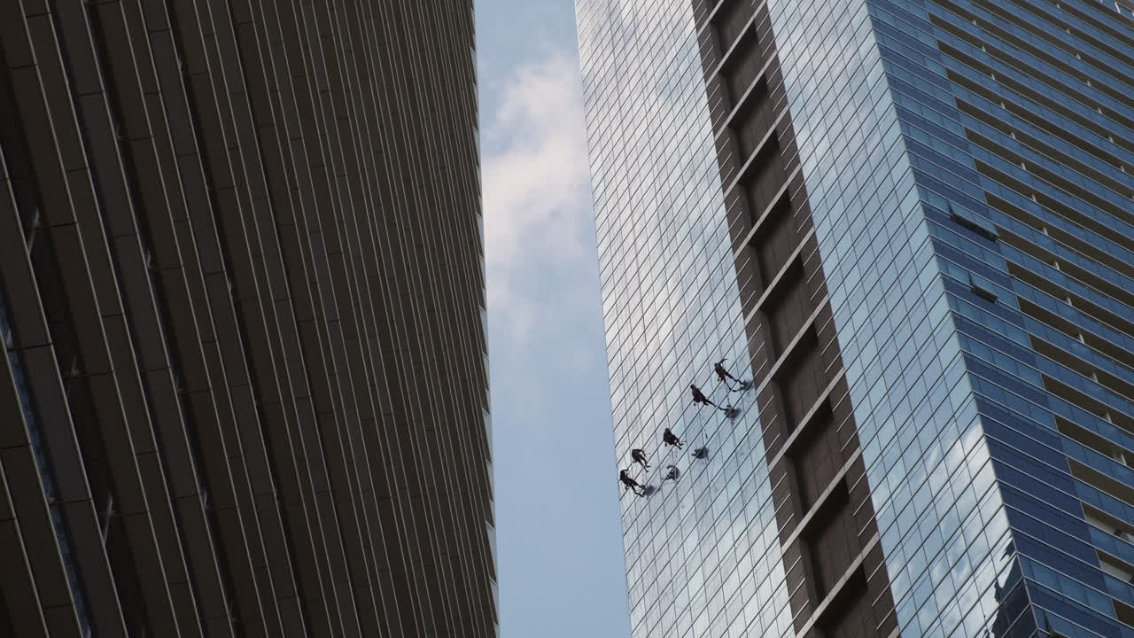 limpiadores de ventanas en edificios de gran altura