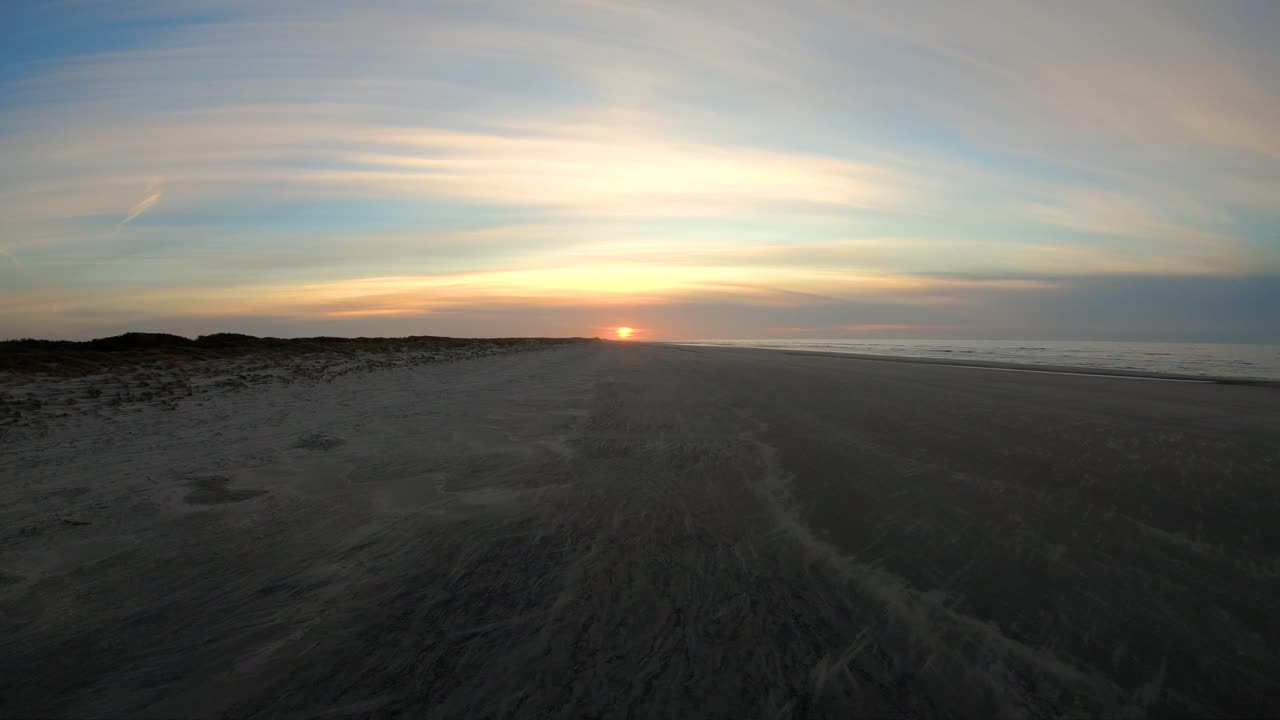 puesta de sol junto al océano