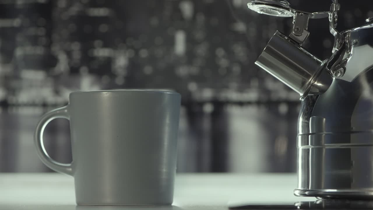 чайник и чашка