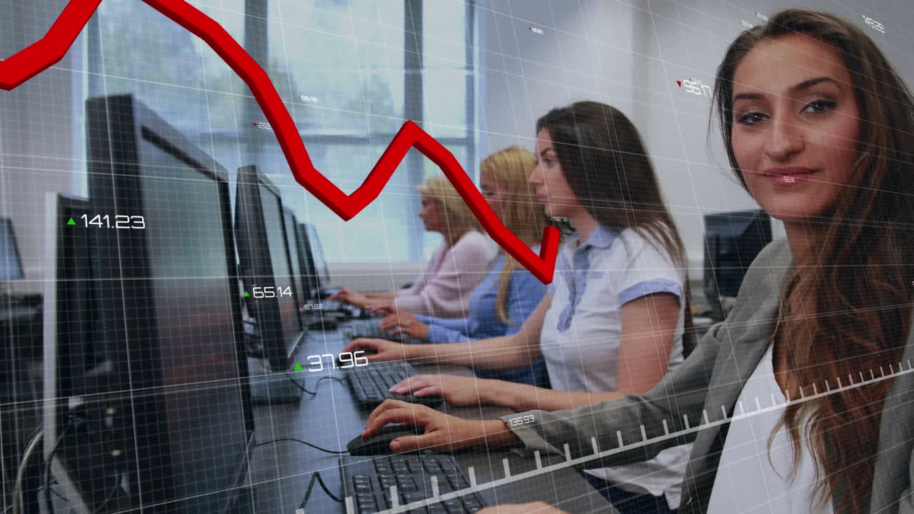 animación de la línea roja, estadísticas y procesamiento de datos por computadora sobre mujeres empresarias que utilizan computadoras.