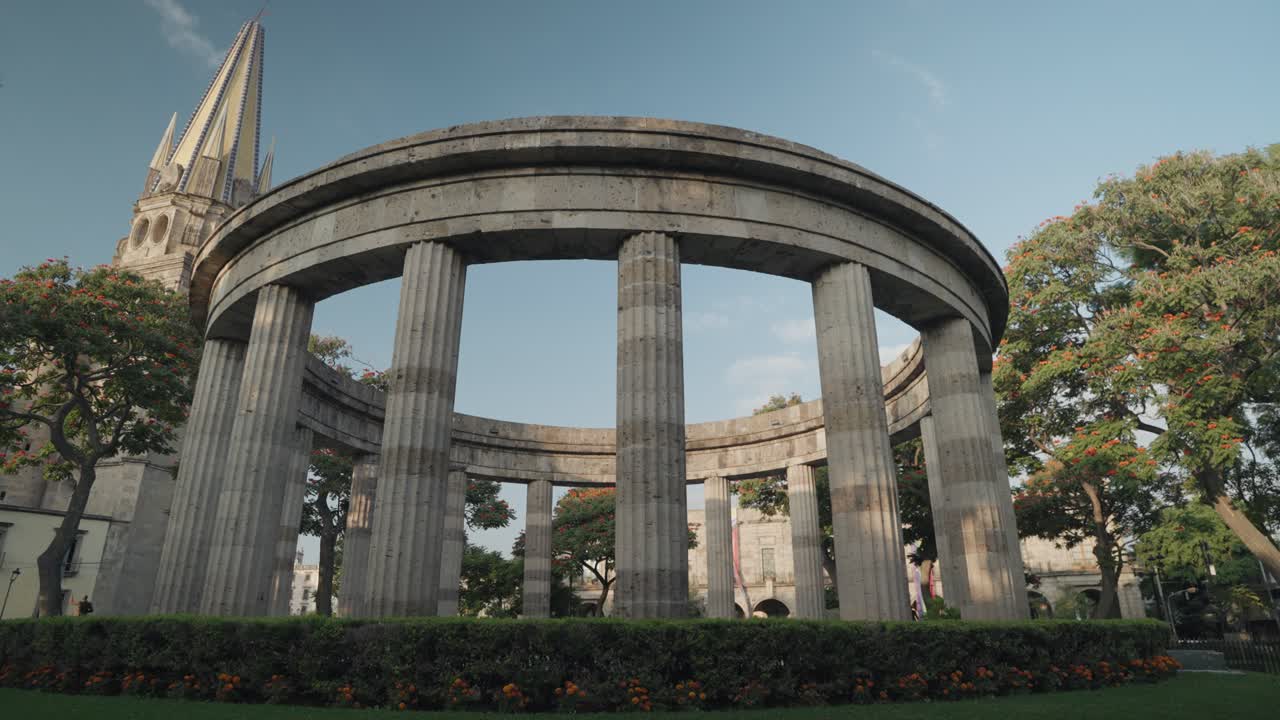 Rotonda de los Jaliscienses Ilustres and Guadalajara Cathedral