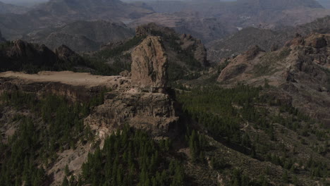 Roque-Nublo,-Gran-Canaria:-Wunderschöne-Luftaufnahme-Während-Des-Sonnenuntergangs-Von-Roque-Nublo-Auf-Der-Insel-Gran-Canaria