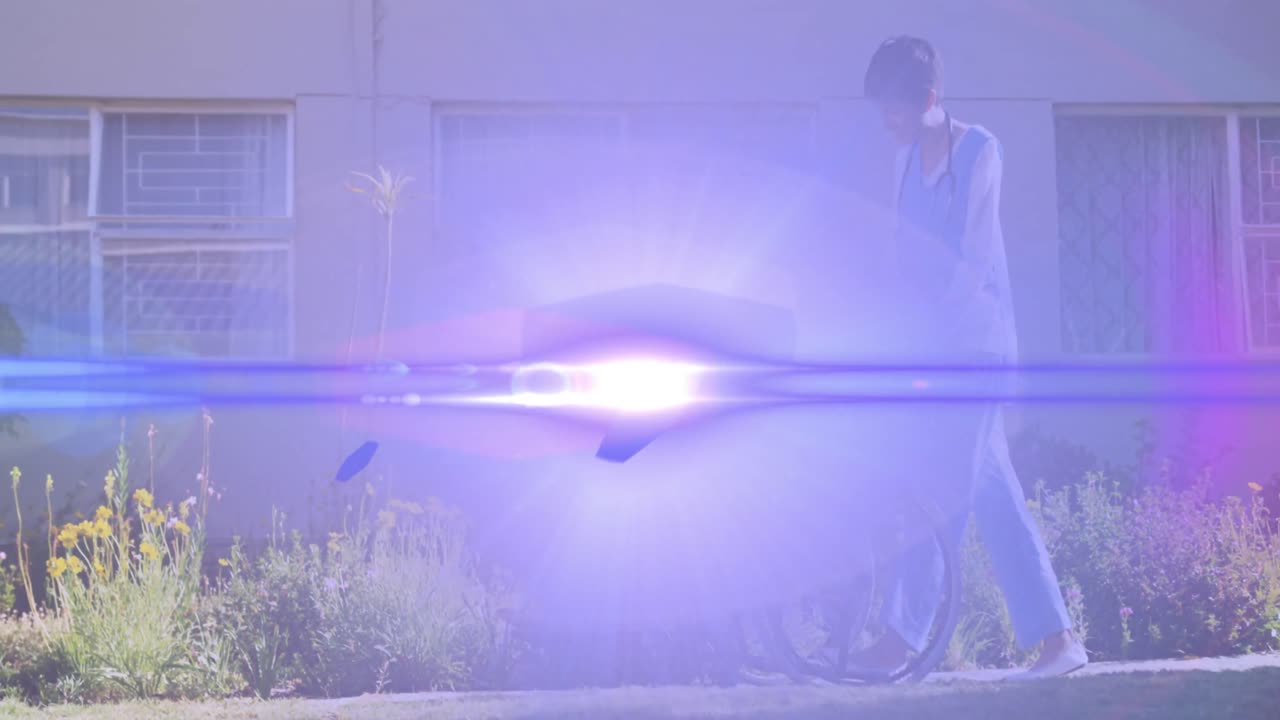 ⁇ 체어 에 앉은 노인 을 밀고 있는 여성 간호사 를 가로질러 움직이는 빛 의 애니메이션