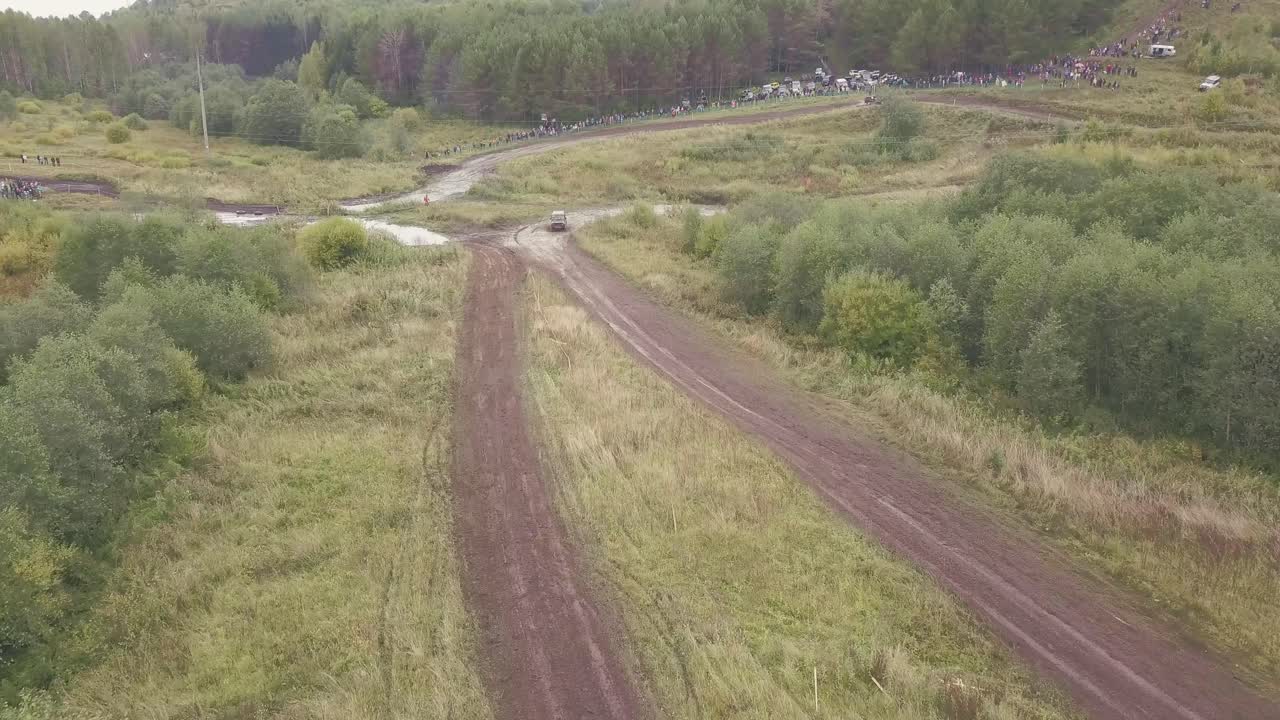 воздушный вид соревнований по внедорожным гонкам