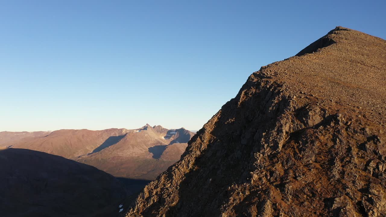vista de los alpes de lyngen desde tromsdalstinden en noruega