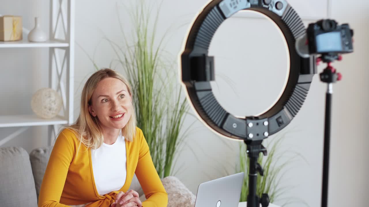 blogger mujer entrenador influyente registro de video