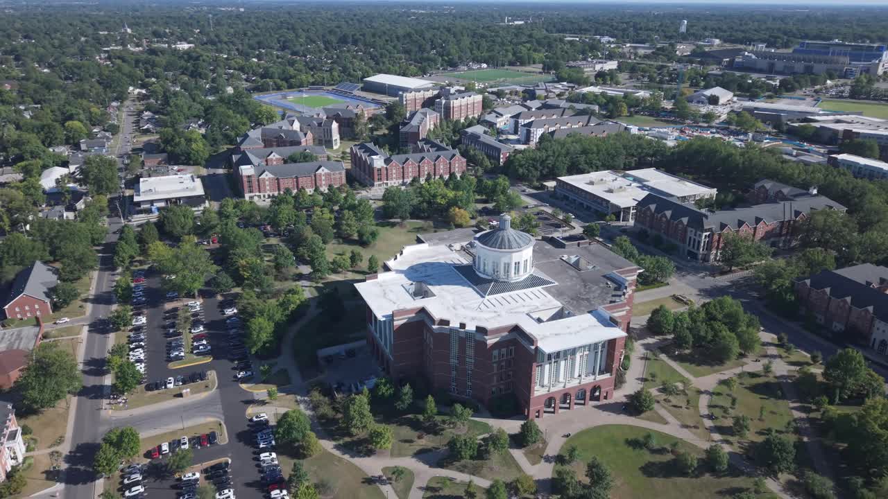 Luftaufnahme der William T Young Bibliothek auf dem Campus der University Of Kentucky in Lexington, USA