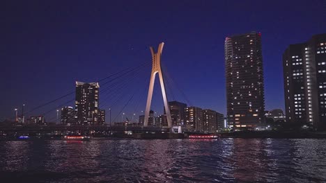 야간 조명 도쿄, 츠쿠다, 토요수 마천루와 다리 수미다 강 야카타부네, 레저 보트