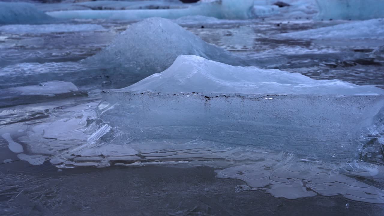 Camera revealing frozen icebergs of J&ouml;kuls&aacute;rl&oacute;n glacial lake in southern part of Vatnaj&ouml;kull National Park, Iceland