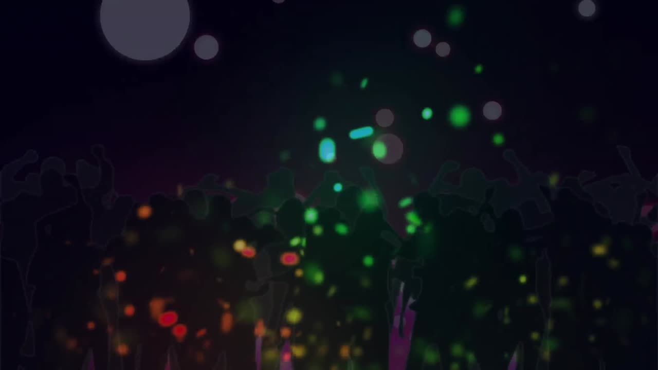 Animazione di proiezioni luminose colorate su una folla danzante, con faretti bianchi.