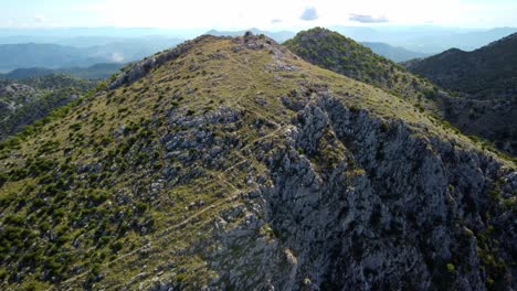 Montañas-De-Roca-Caliza-De-Sv