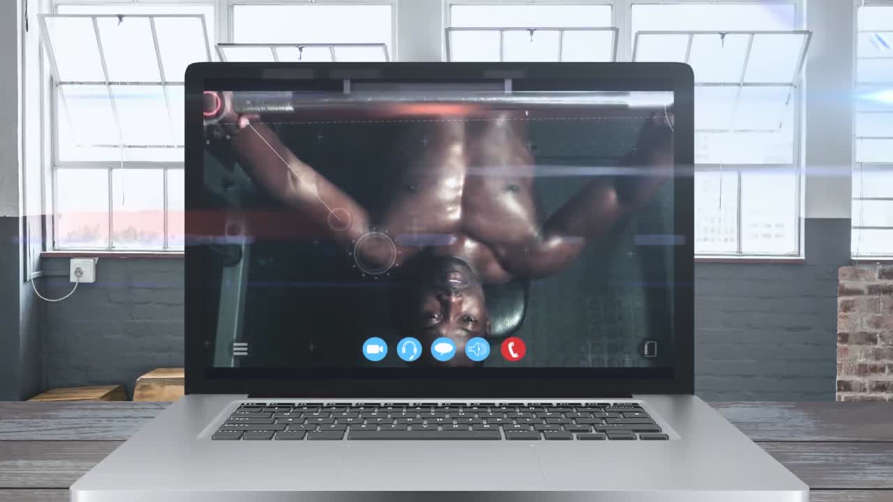 animación de una tableta que muestra a un hombre afroamericano haciendo ejercicio.