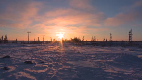 amanecer sobre la tundra congelada en el ártico 2