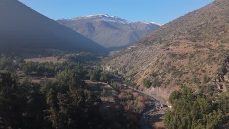 Farellones-Santiago-De-Chile-Fluss-Tag-Natur-Winter-Tageslicht-Drohne