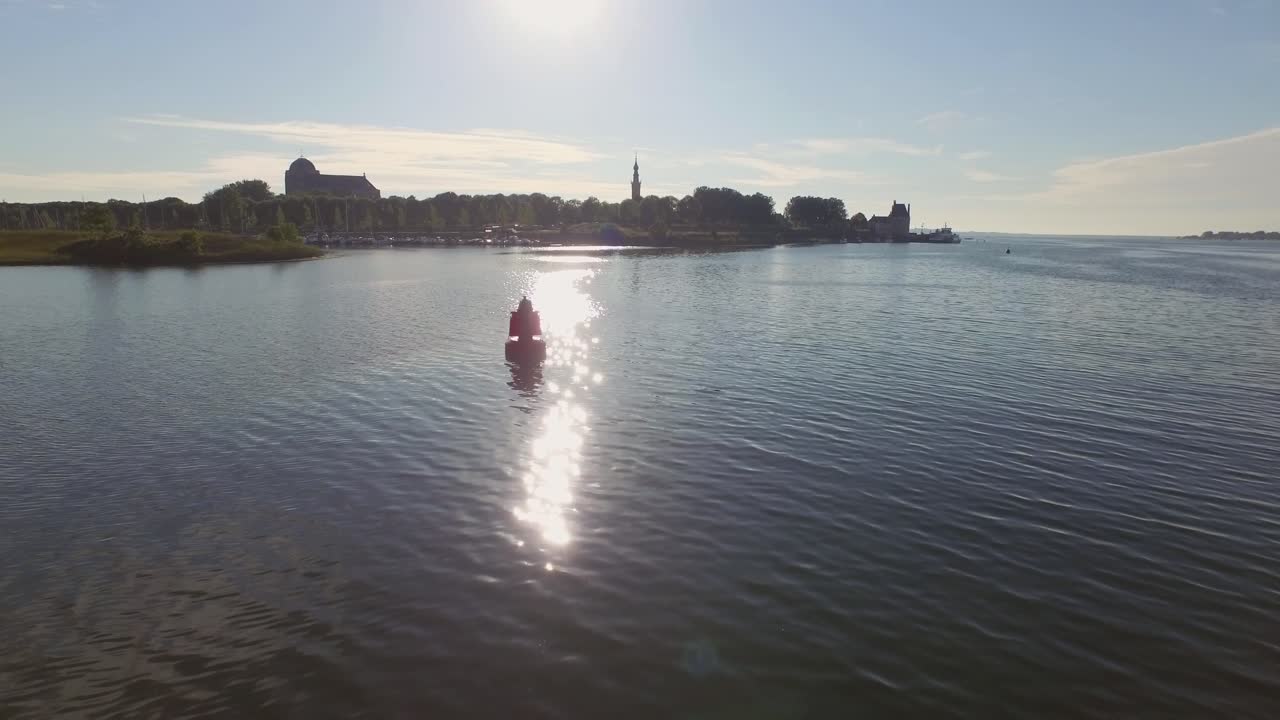 항공: 주변 환경과 역사적 관광 도시인 네덜란드, 비어(veere)