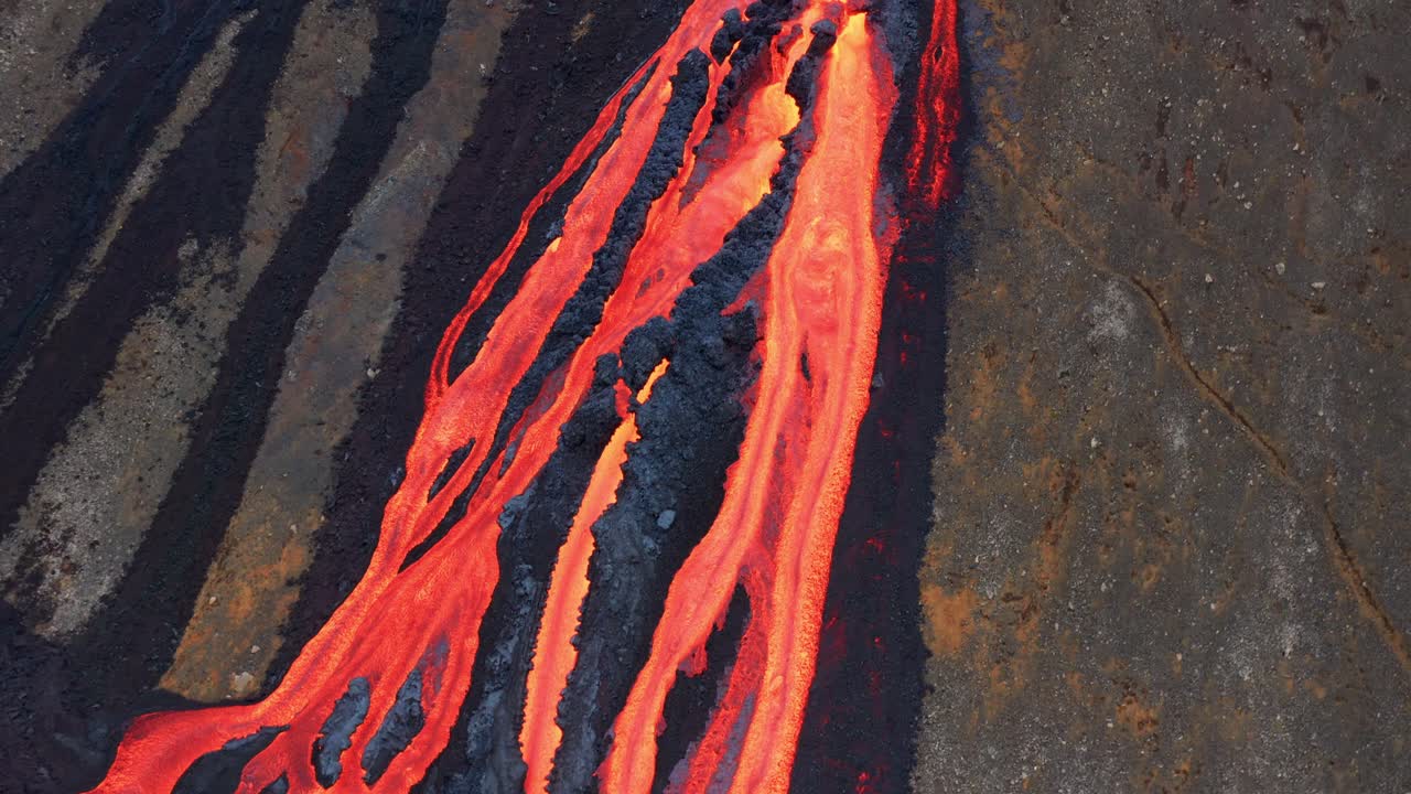 fagradalsfjall 화산 폭발 - 겔딩가달리르, 레이캬네스, 아이슬란드에 있는 화산 폭발에서 나오는 용암 강