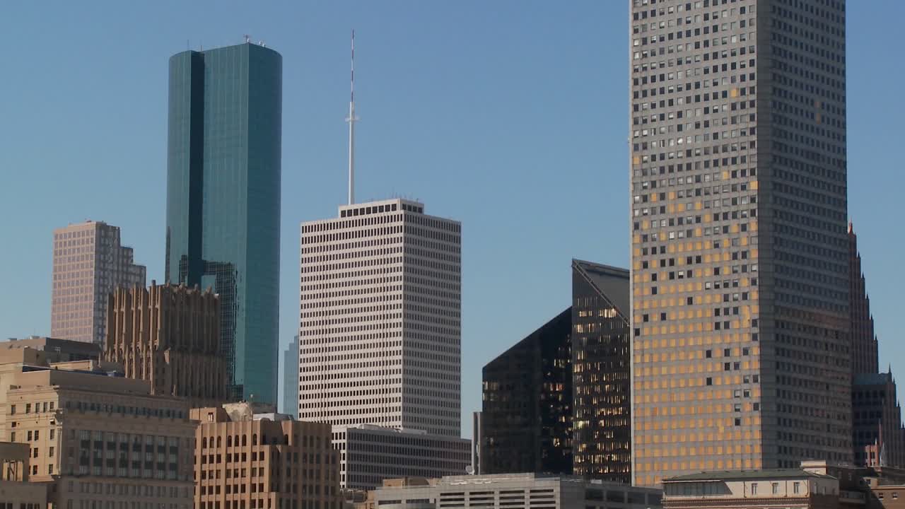 el horizonte del rascacielos de houston, texas, muestra algunos daños causados por el huracán ike