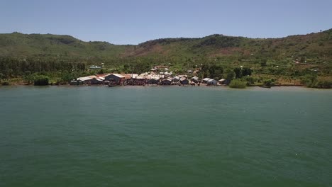 pueblo de pescadores a orillas del lago victoria