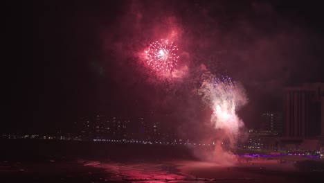 Wide-Shot-of-Fireworks-on-Atlantic-City-Beach-at-Night