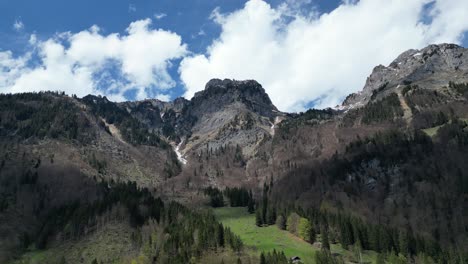 vista aérea de un paisaje alpino
