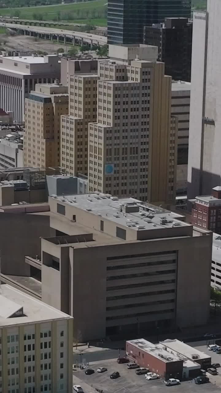 Vista do centro de Dallas, Texas, com edifícios e ruas da cidade