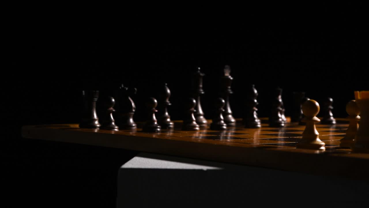 cámara moviéndose de izquierda a derecha y luego de vuelta de derecha a izquierda