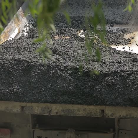 truck unloading asphalt