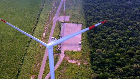 Aerogenerador-Vesta-Trabajando-En-Progreso,-En-El-Parque-Eólico-El-Dorado-En-Santa-Cruz,-Bolivia