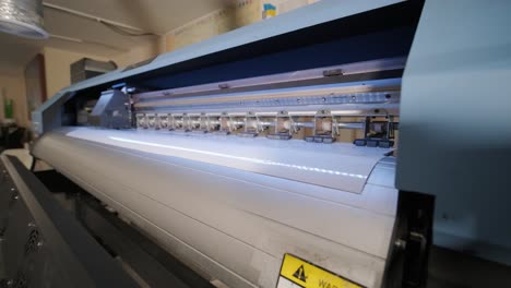 laminating machine. banner lamination. polygraphy