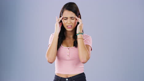 ella sufre de migrañas