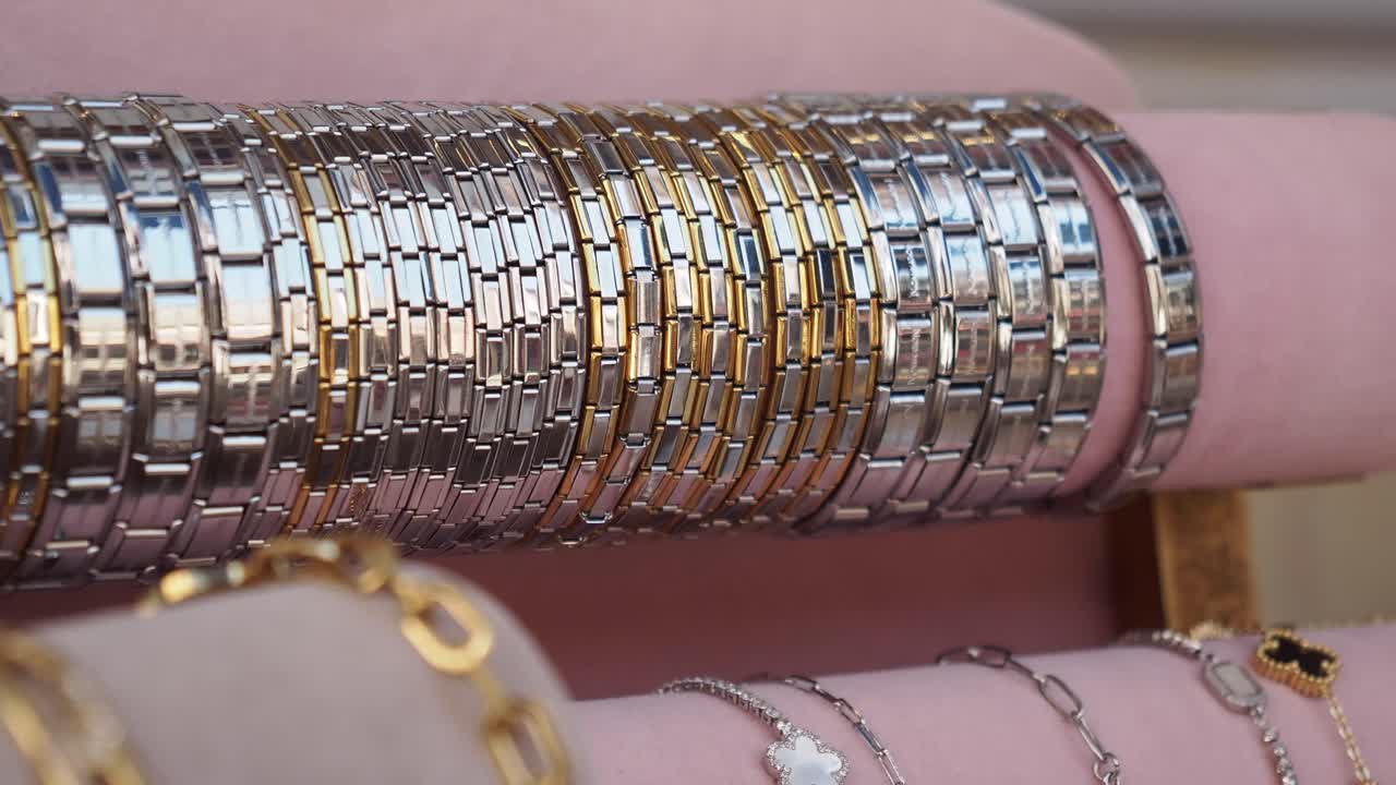 Collezione di braccialetti in oro e argento