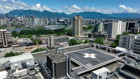 Helipuerto-Del-Hospital-General-De-Vancouver-Con-Vistas-Al-Centro-De-Vancouver